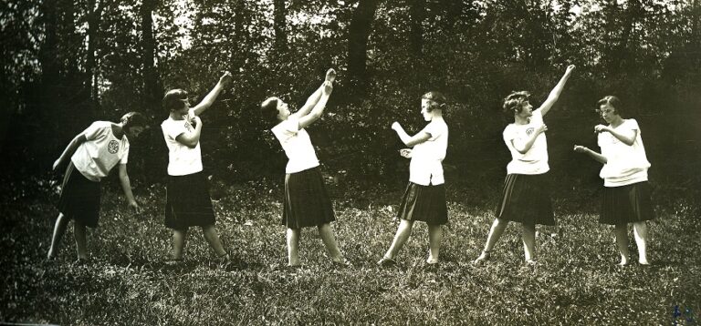 Зображення до Фотографія вправ вільноруч, Львів, 1927 рік