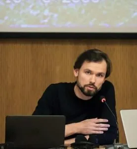 Dr. Krzysztof Swirek