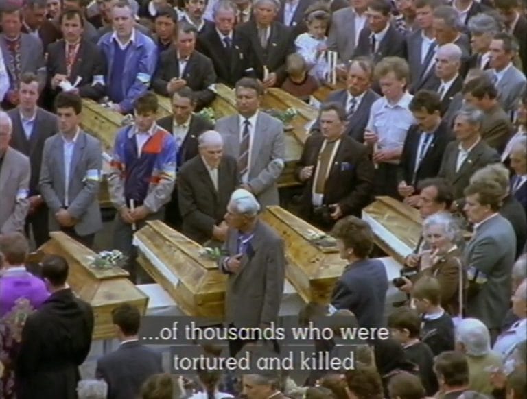 Зображення до “Неспокійні могили” (1991), документальний фільм про ексгумацію жертв НКВС у Львові 1941 року
