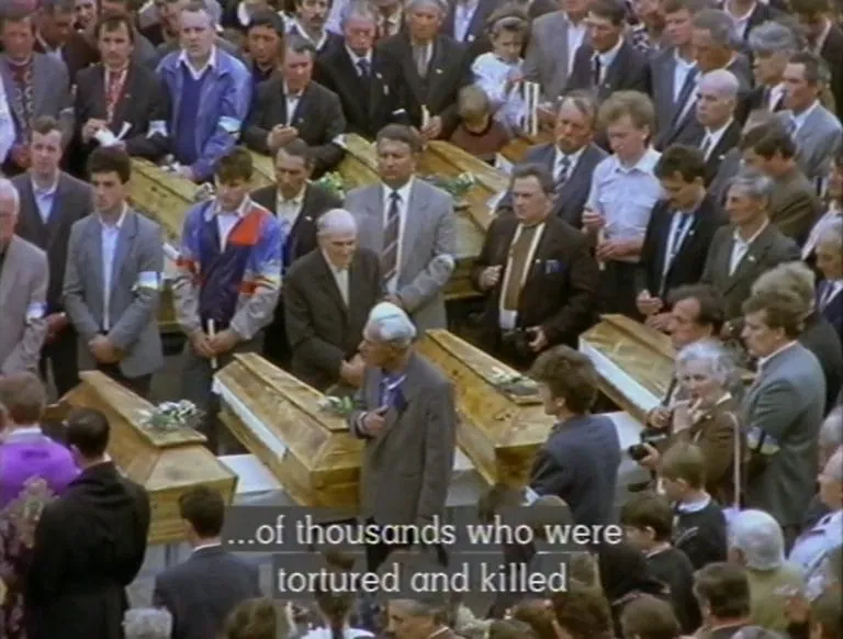 Зображення до “Неспокійні могили” (1991), документальний фільм про ексгумацію жертв НКВС у Львові 1941 року